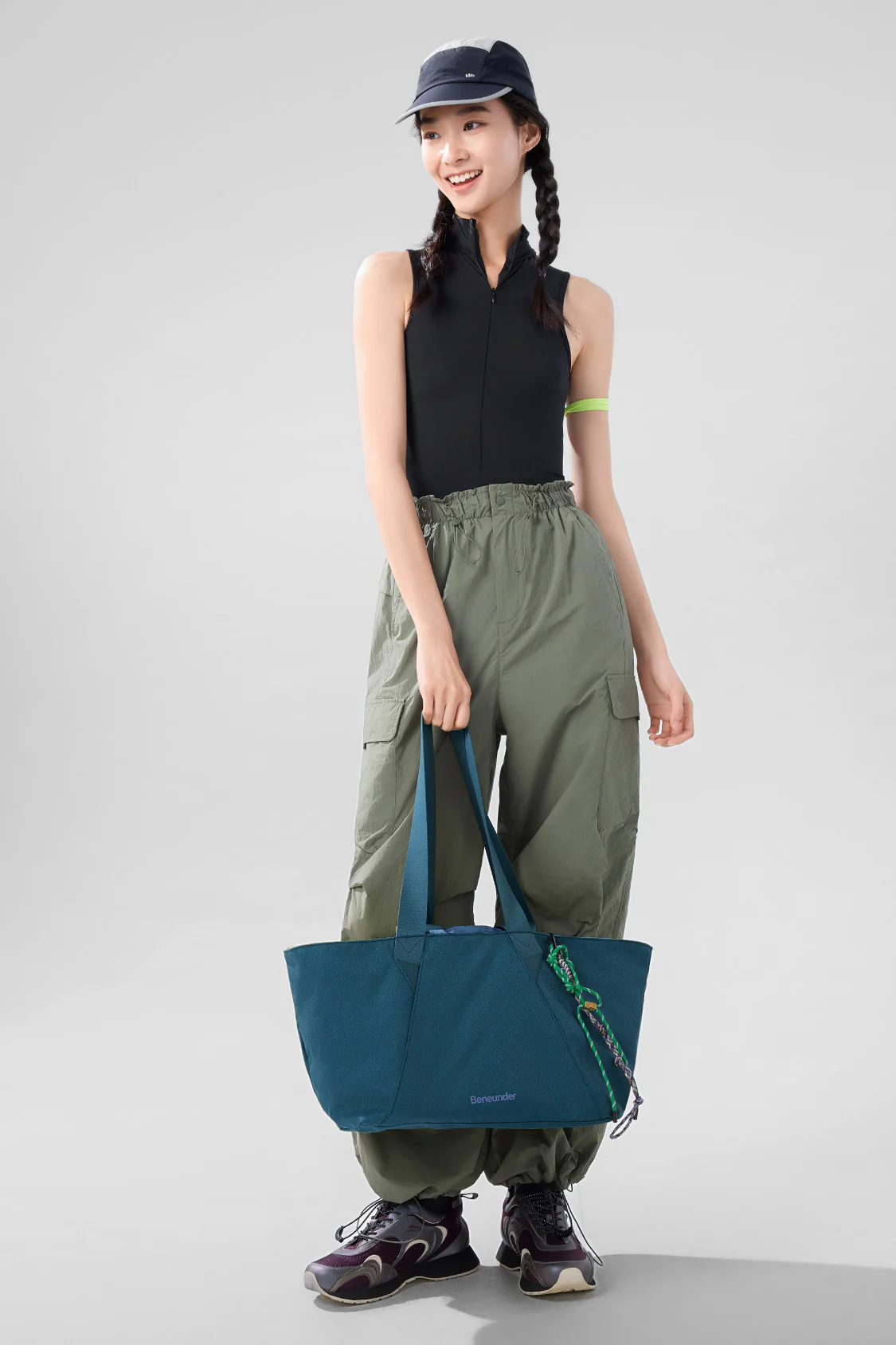 UrbanLite – Expandable Shoulder Bag - Image 2